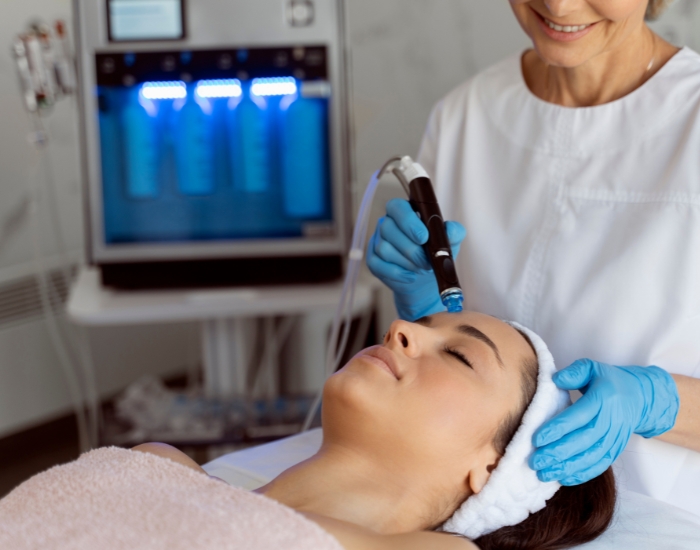 Hydrafacial for Pores: Deep Cleaning, Shrinking Pores & Clear Skin